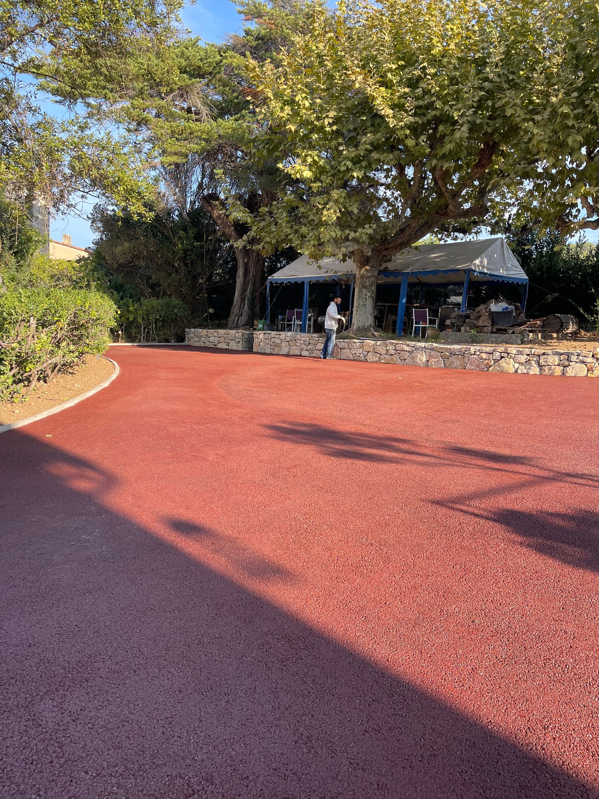Enrobé rouge bicouche gravillonné sur propriété à Cannes, Société Missaoui